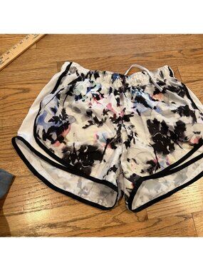 Nike Womens White Black Running Shorts Medium